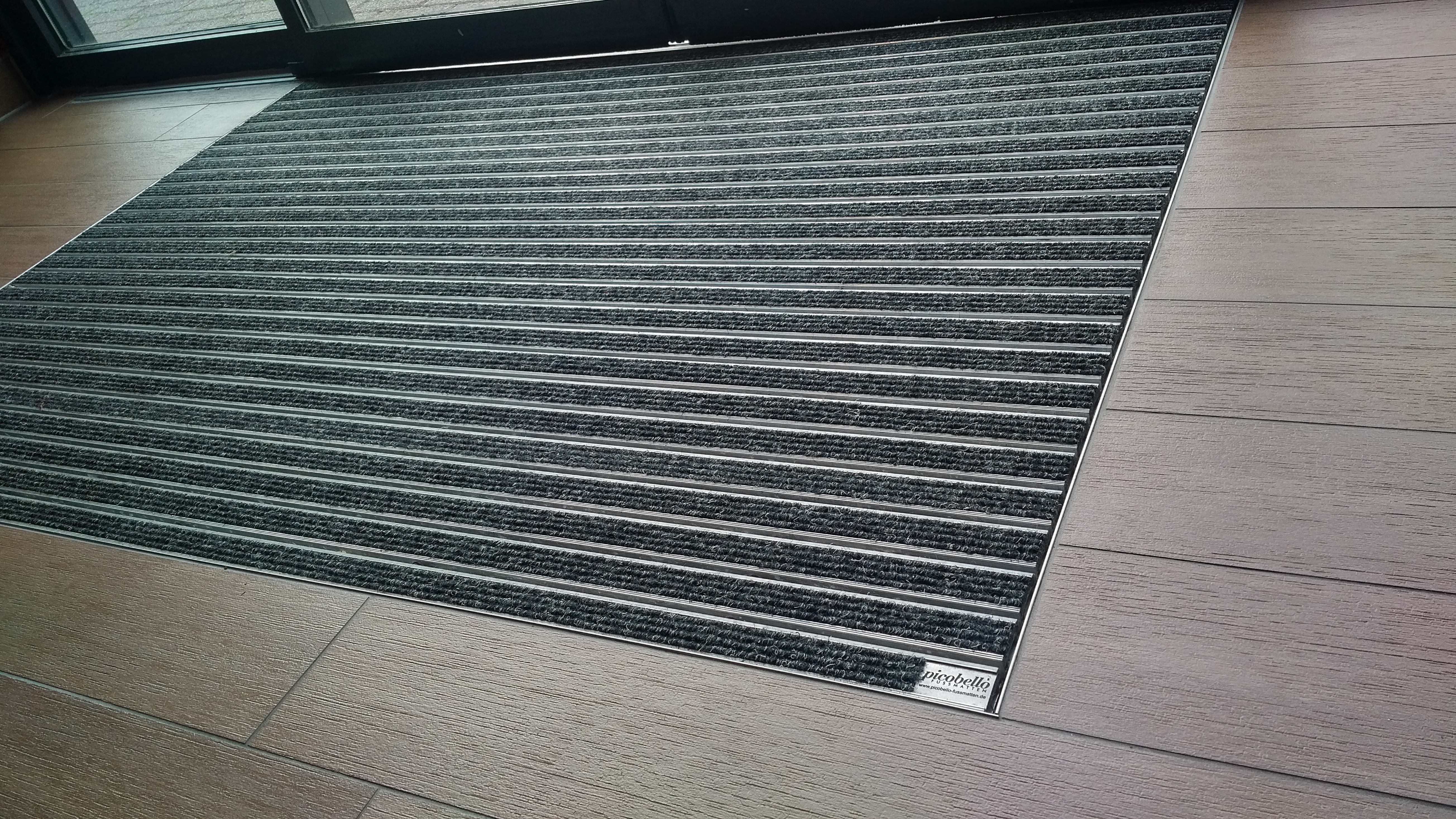Aluprofilmatte mit Ripseinlage im Restaurant